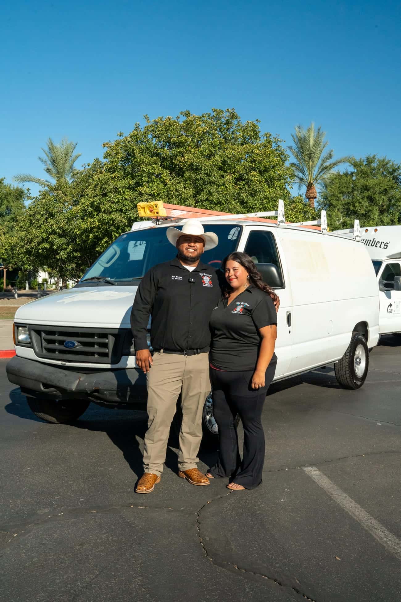 Dan y Desirae Mendez, dueños de Los Plumbers en Mesa